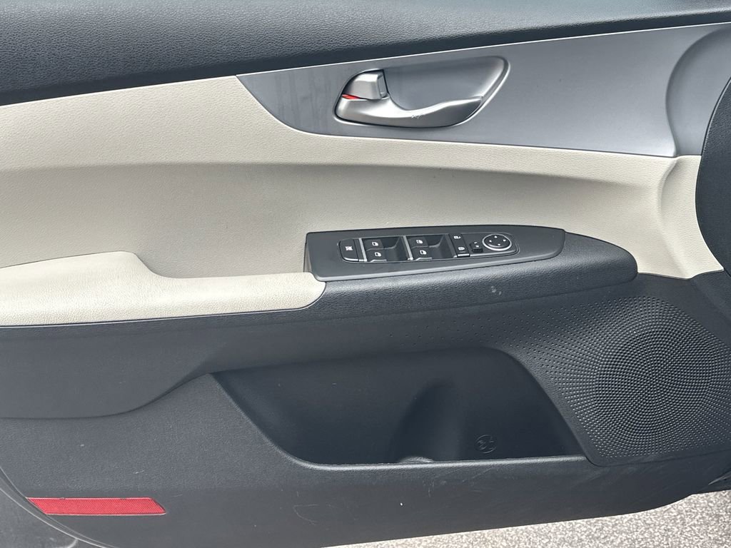 Used 2023 Kia Forte LXS w/ LXS Technology Package image 10