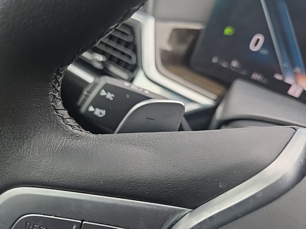 Used 2024 BMW X7 xDrive40i w/ Climate Comfort Package image 44