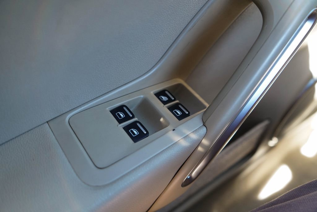 Used 2014 Volkswagen Beetle 2.5 image 24