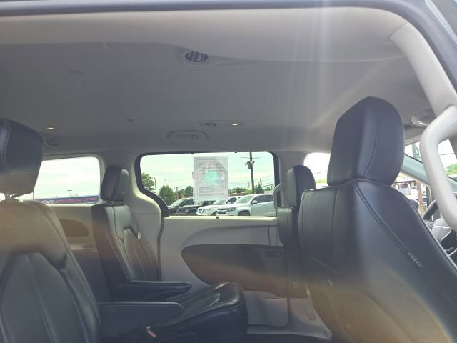 Used 2023 Chrysler Pacifica Touring-L FWD image 45