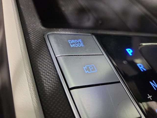 Used 2025 Hyundai Elantra Limited FWD image 25