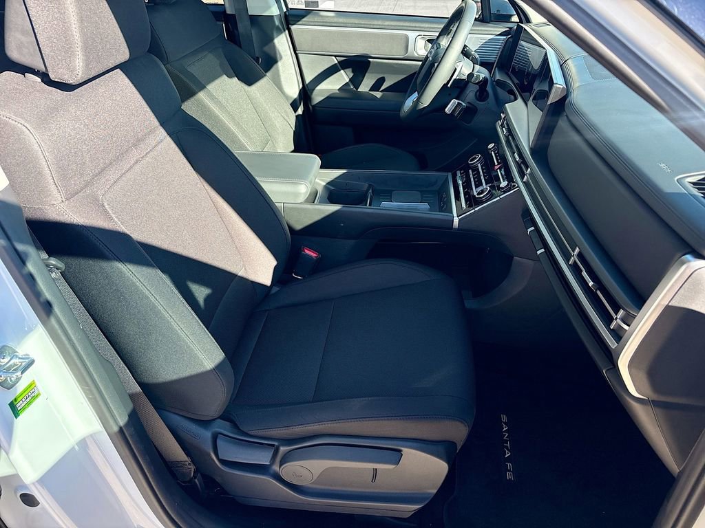 Used 2025 Hyundai Santa Fe SE image 28