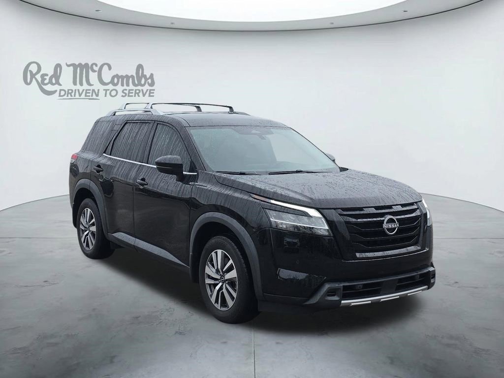 Used 2023 Nissan Pathfinder SL w/ Black Appearance Package image 7