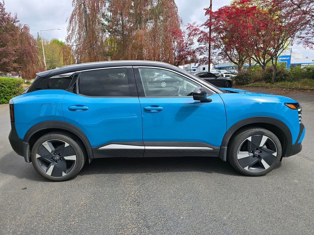 Used 2025 Nissan Kicks SR w/ SR Premium Package AWD/4WD image 3