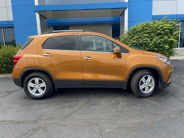 Used 2017 Chevrolet Trax LT w/ Sun & Sound Package FWD image 7