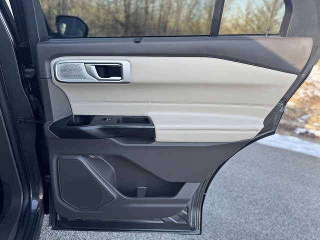 Used 2020 Ford Explorer Platinum w/ Premium Technology Package image 19