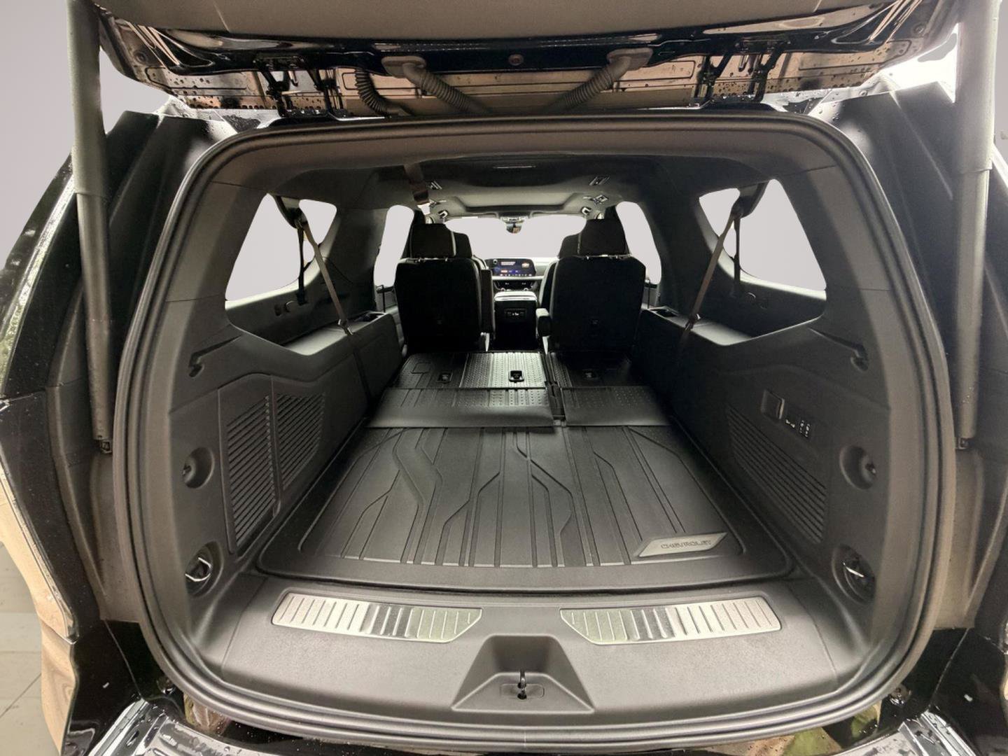 New 2026 Chevrolet Suburban RST w/ Advanced Technology Package AWD/4WD image 12