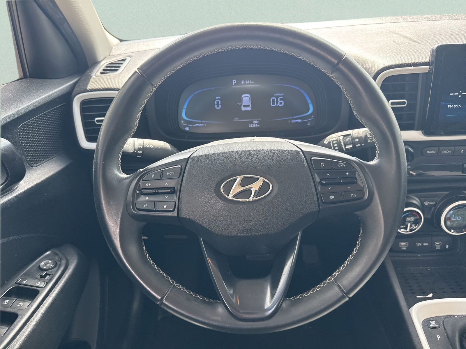 Used 2023 Hyundai Venue Limited FWD image 27