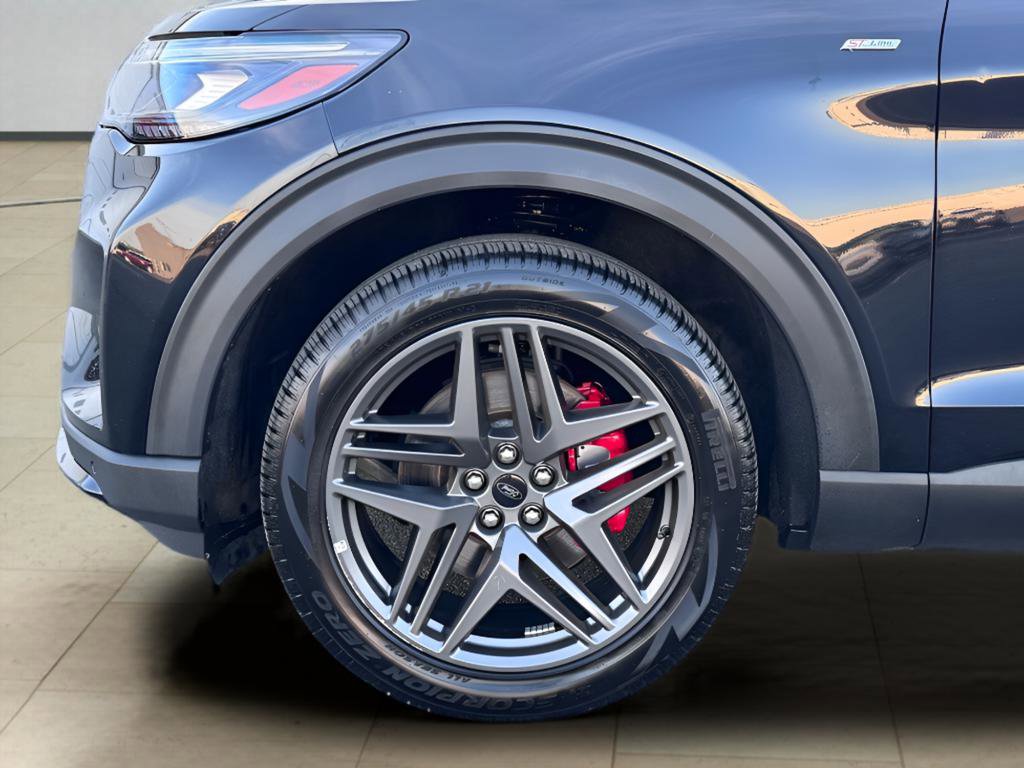 Used 2025 Ford Explorer ST-Line w/ ST-Line Street Pack AWD/4WD image 33