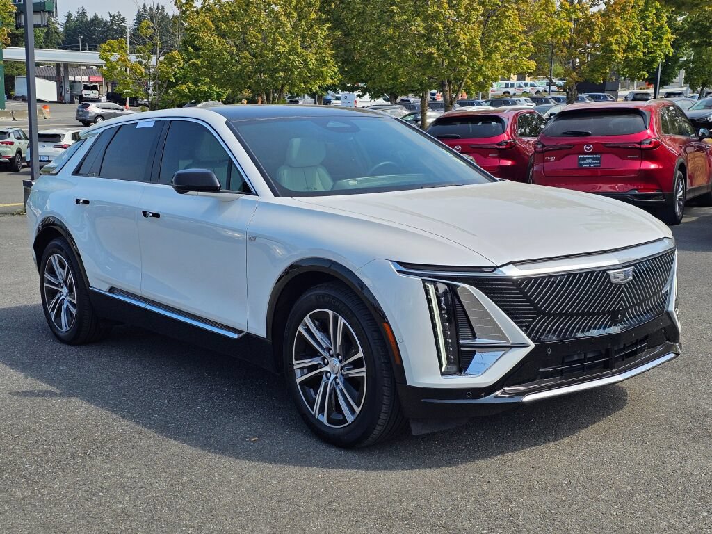 Used 2024 Cadillac Lyriq Luxury AWD/4WD image 3