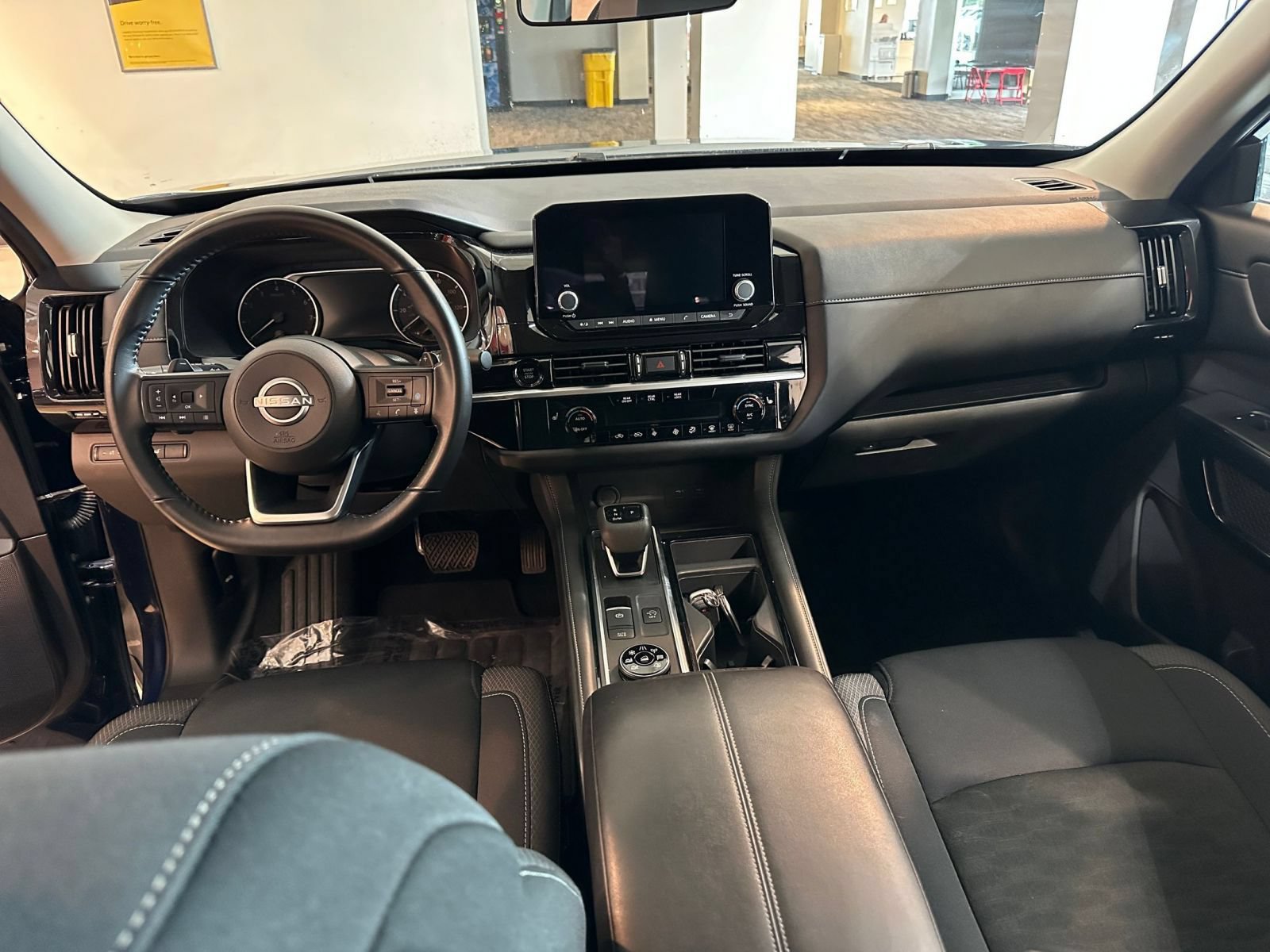 Used 2025 Nissan Pathfinder SV AWD/4WD image 35