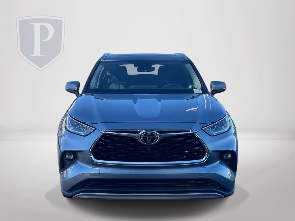 Used 2022 Toyota Highlander Platinum image 3