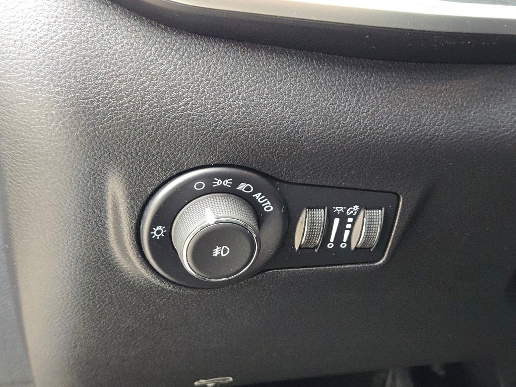 Used 2022 Jeep Compass Latitude w/ Convenience Group image 24