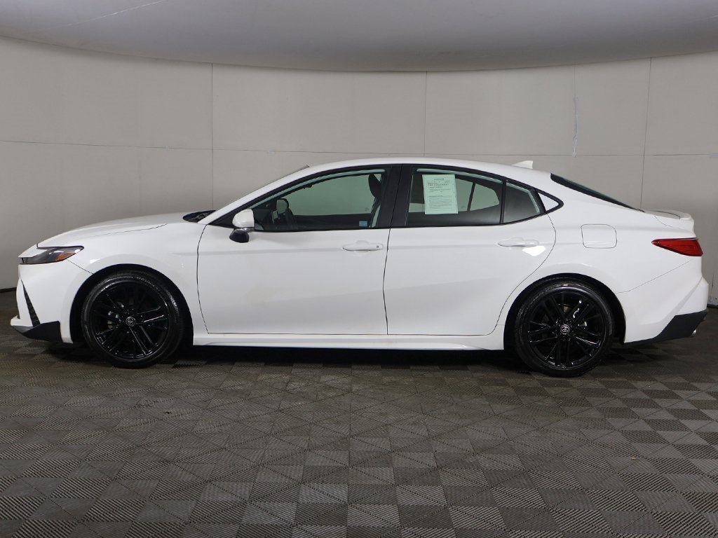 Used 2025 Toyota Camry SE image 15