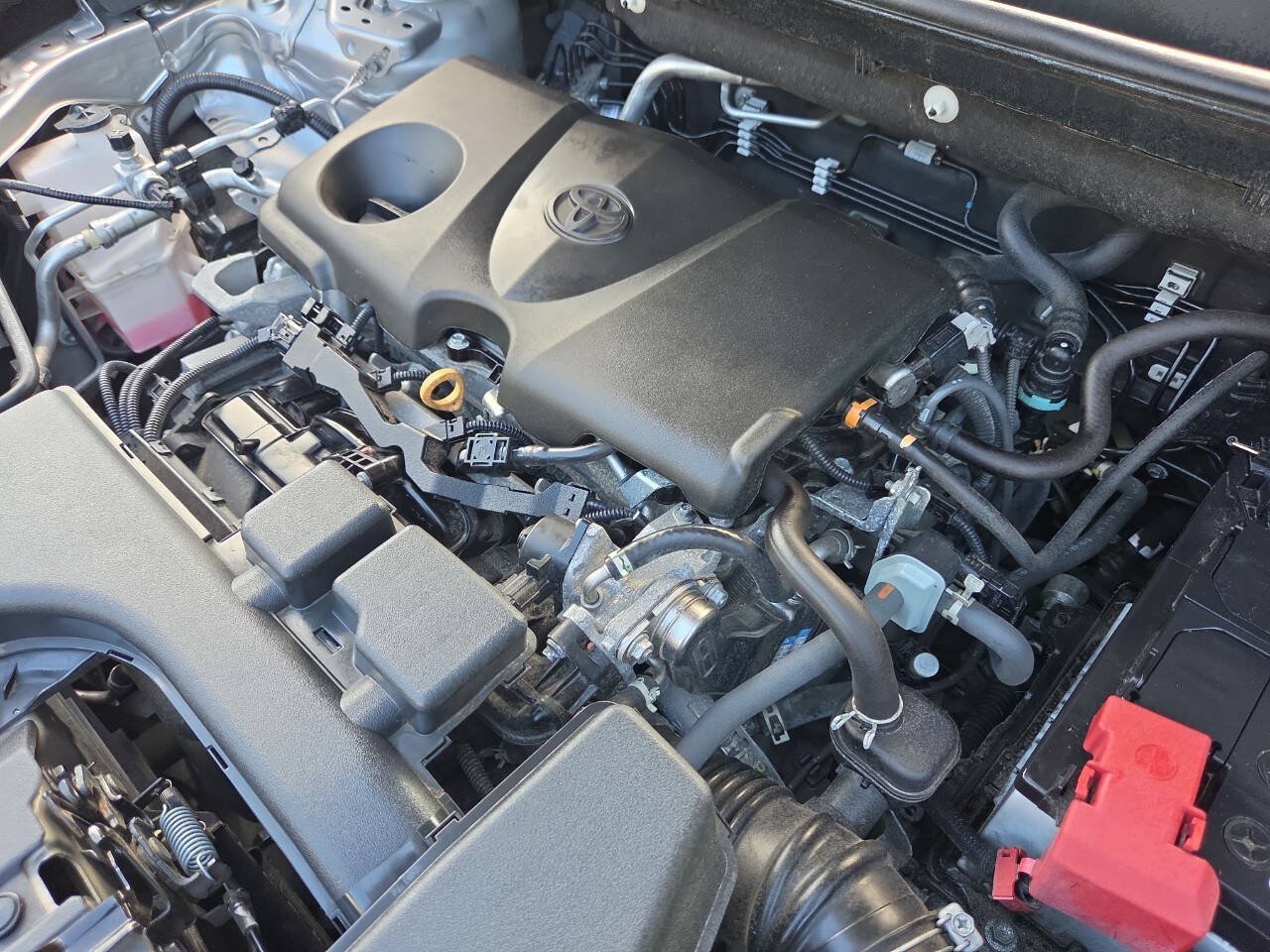 Used 2023 Toyota RAV4 LE AWD/4WD image 12