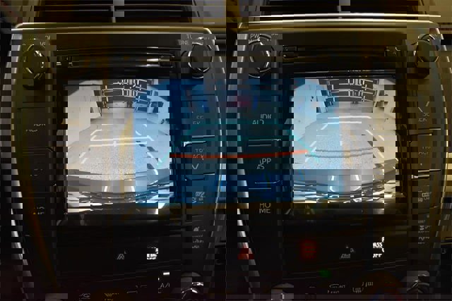 Used 2015 Toyota Camry image 29