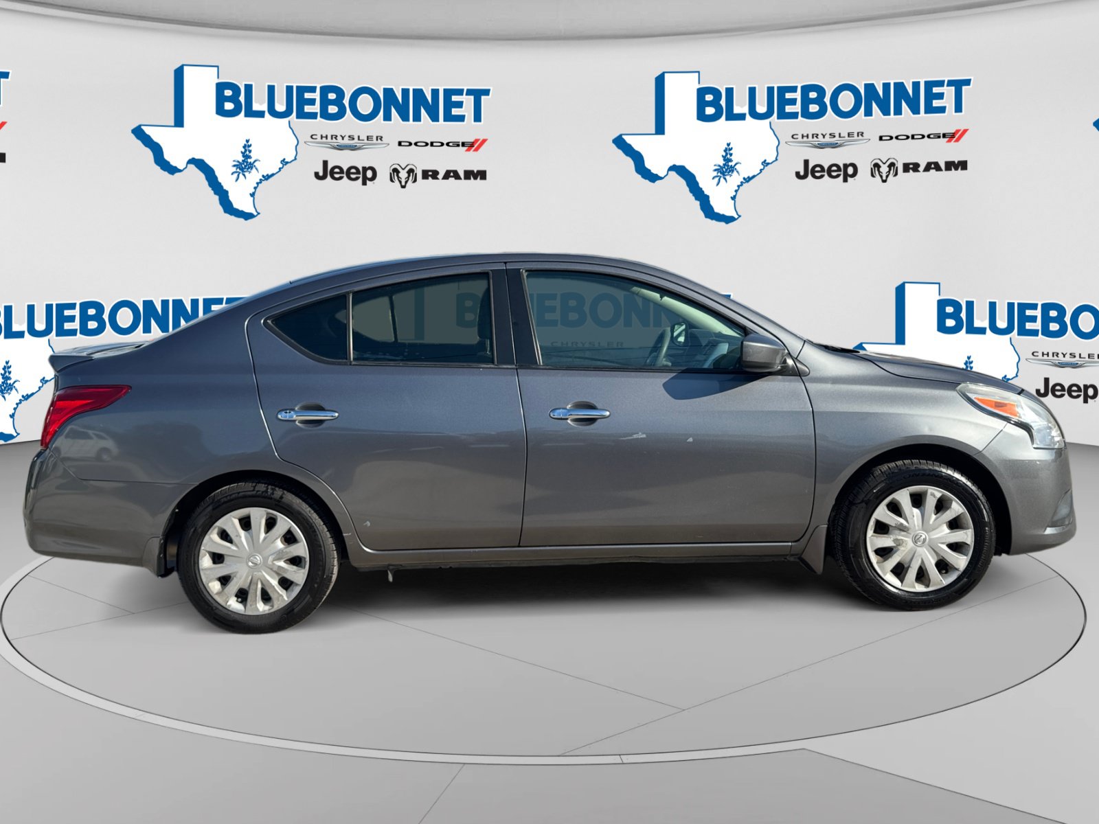Used 2016 Nissan Versa SV FWD image 4