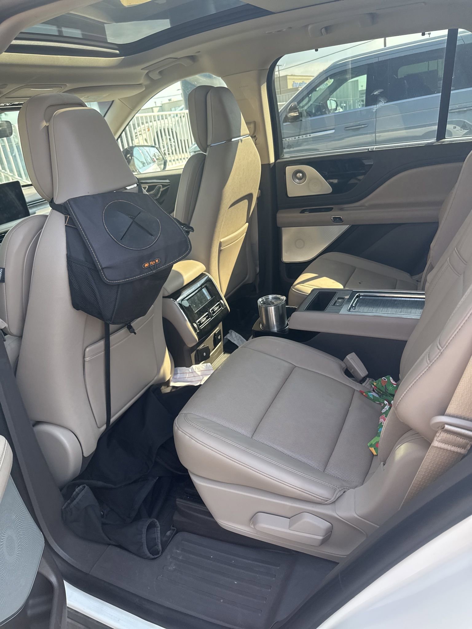 Used 2020 Lincoln Aviator Reserve w/ Equipment Group 201A image 2