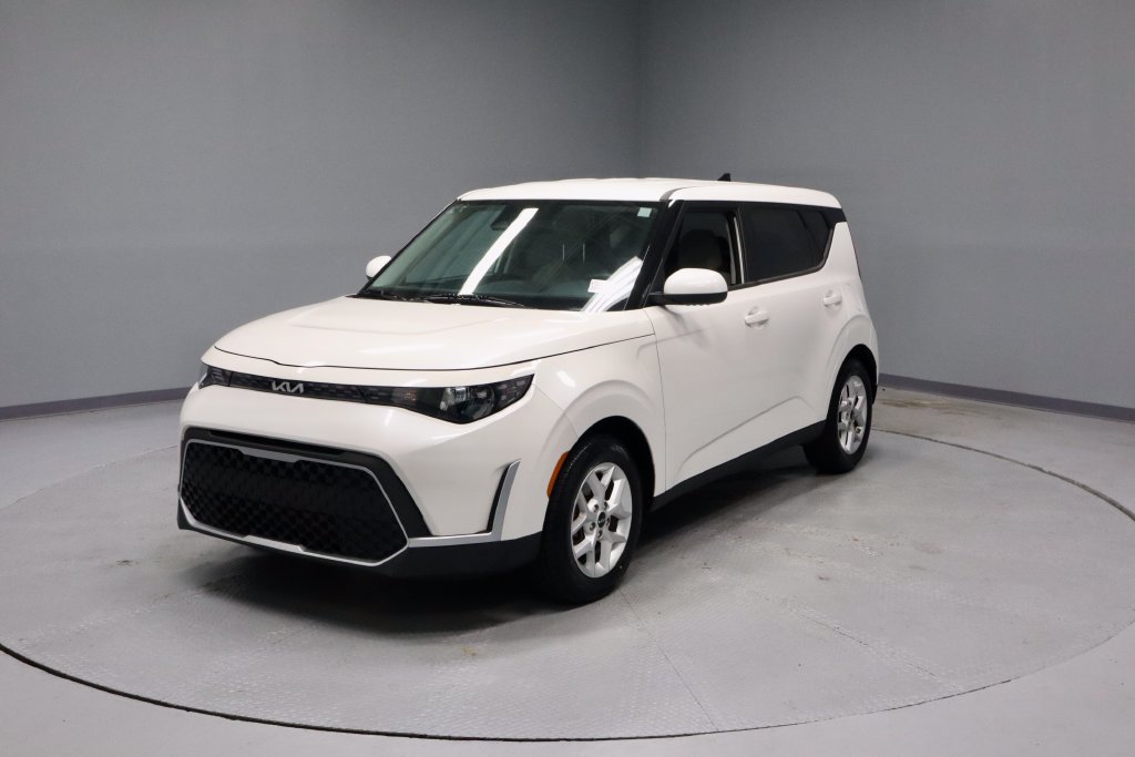 Used 2023 Kia Soul LX w/ LX Technology Package FWD image 6