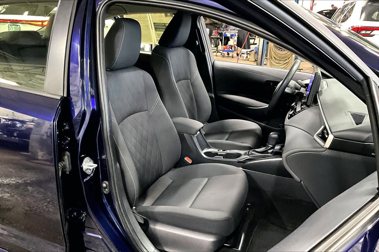 Used 2023 Toyota Corolla LE w/ Carpet Mat Package (TMS) FWD image 8