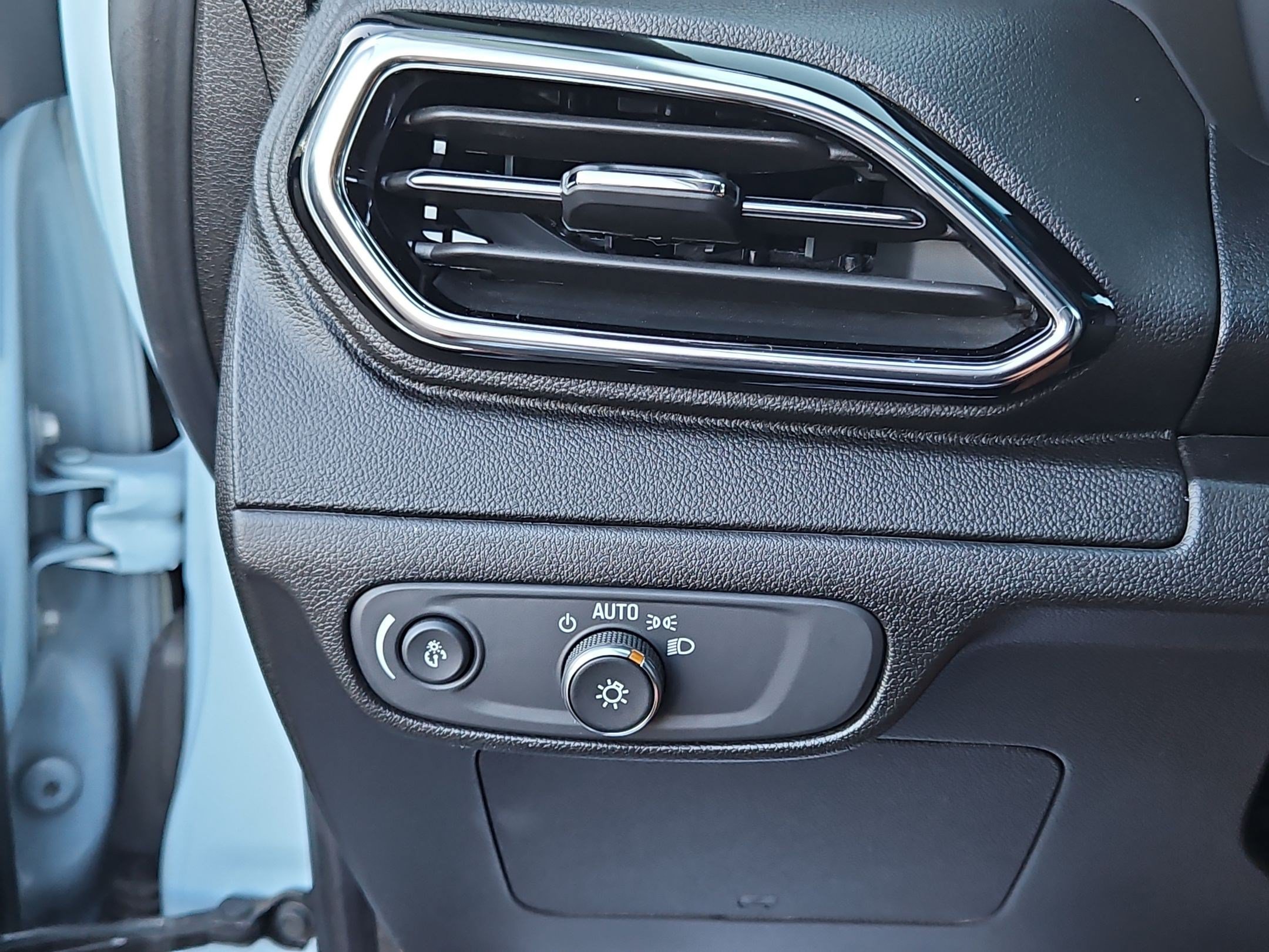 Certified 2023 Chevrolet Bolt LT w/ Infotainment Package FWD image 23