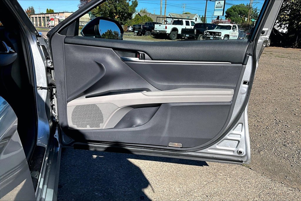 Used 2018 Toyota Camry LE FWD image 23