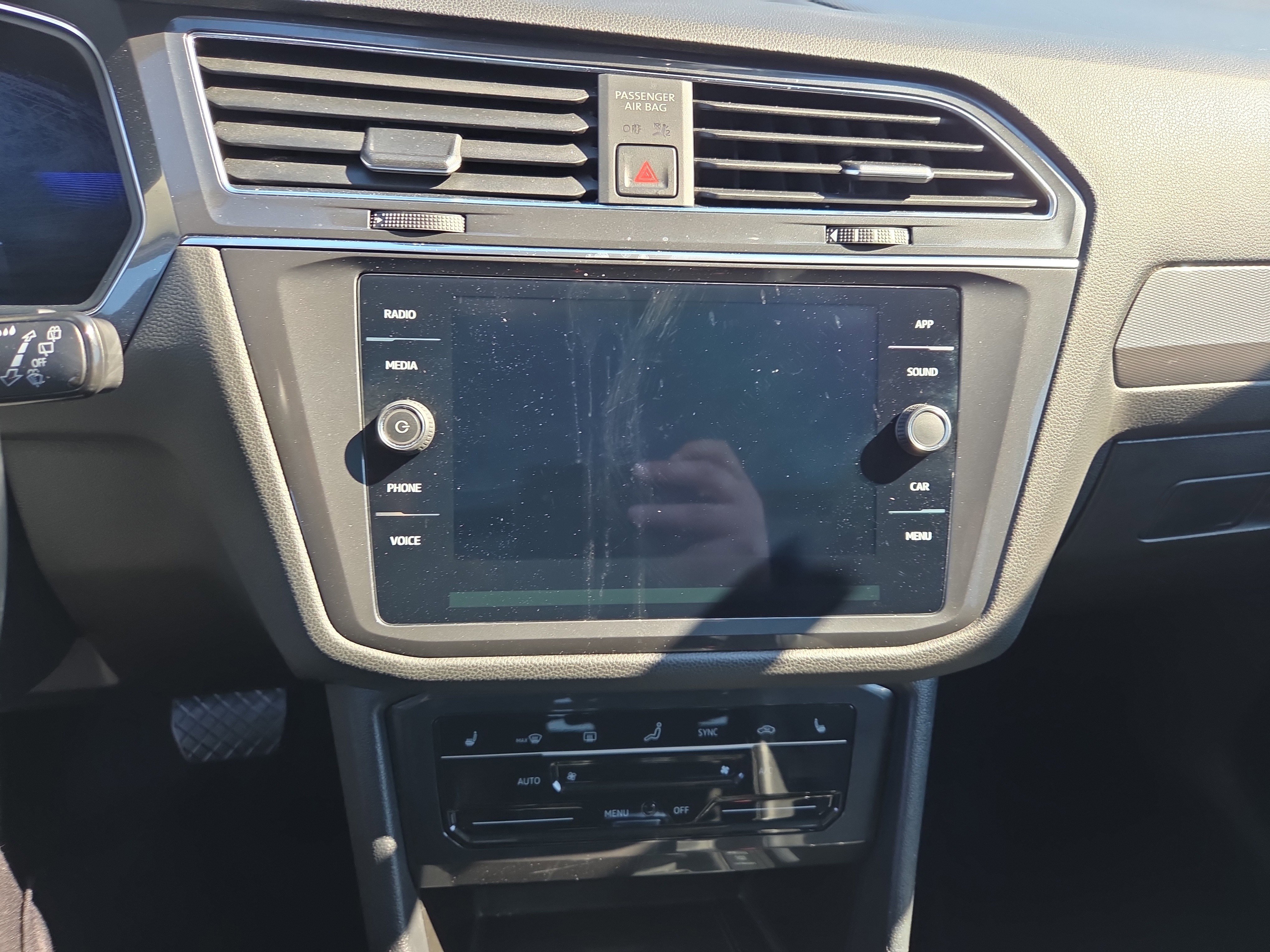 Used 2023 Volkswagen Tiguan SE w/ Panoramic Sunroof Package image 14