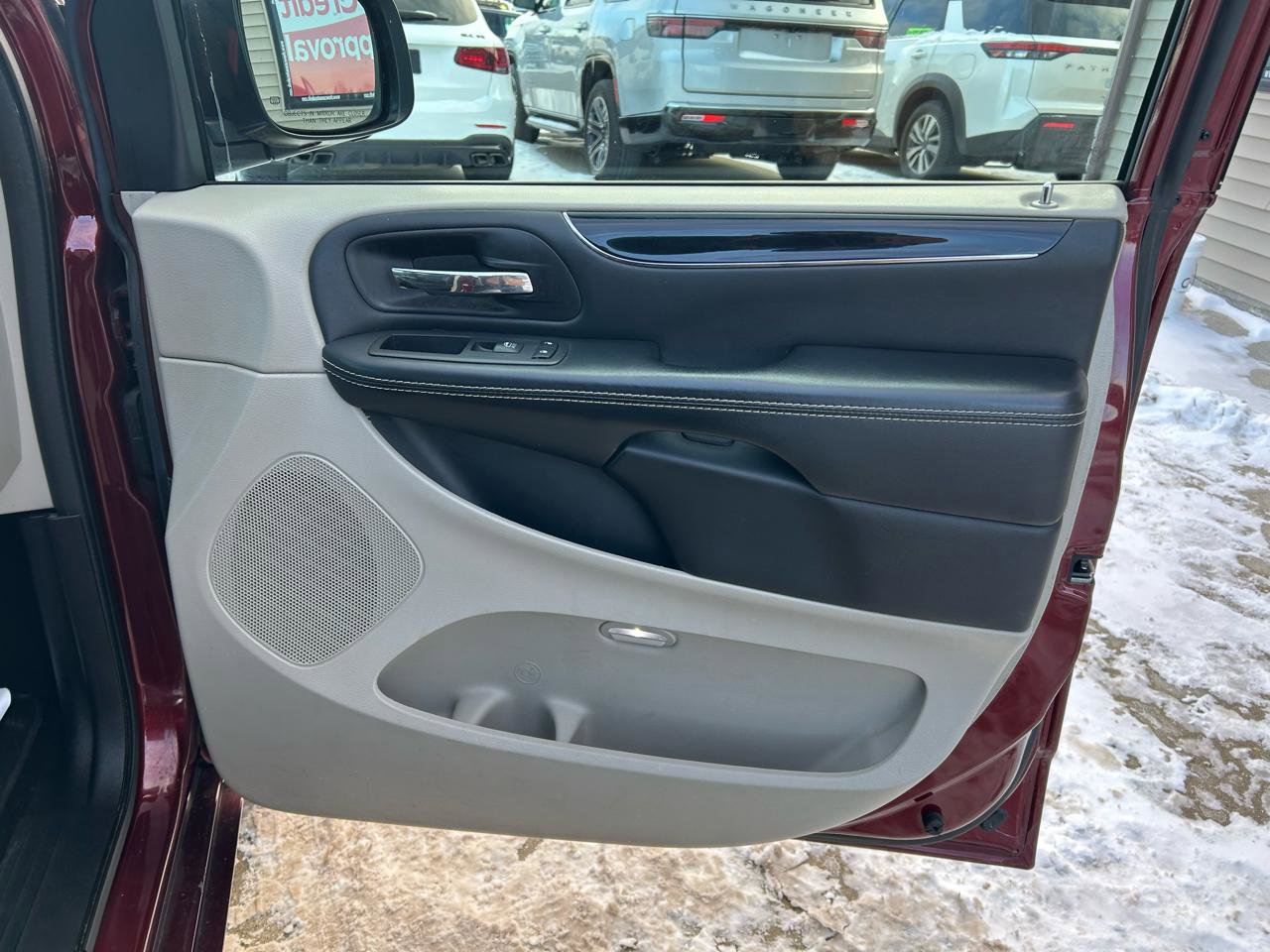 Used 2018 Dodge Grand Caravan SXT image 14