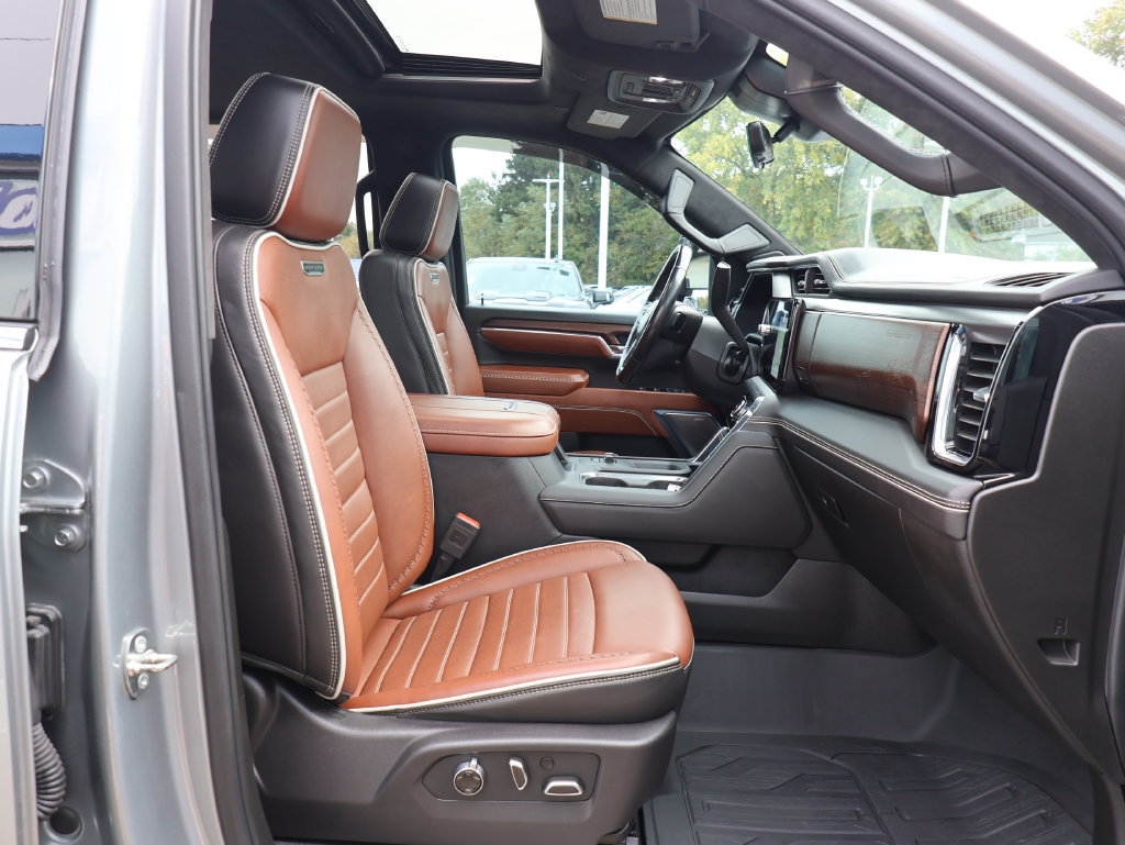 Used 2024 GMC Sierra 3500 Denali Ultimate AWD/4WD image 45
