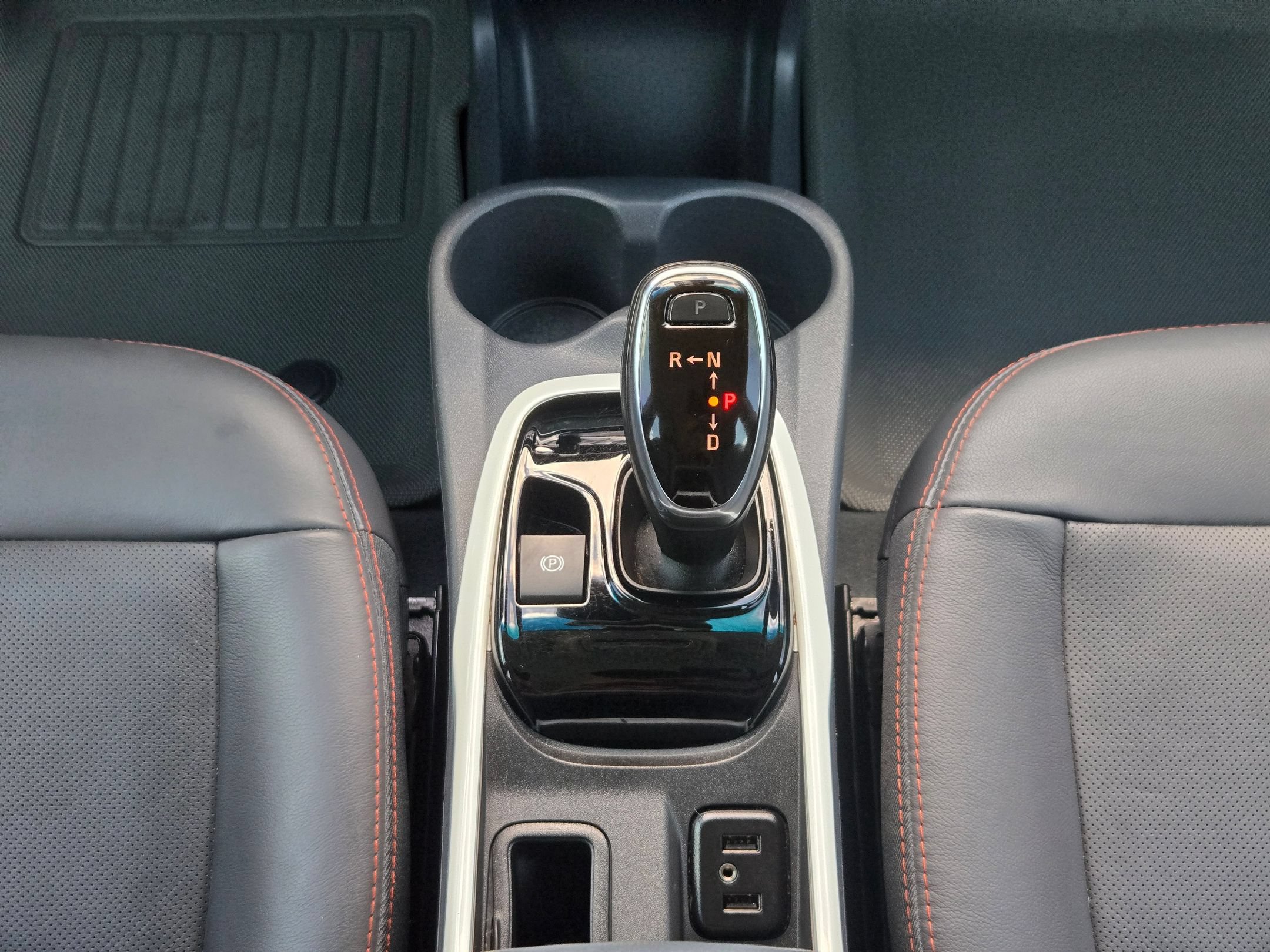 Used 2019 Chevrolet Bolt Premier w/ Infotainment Package FWD image 20