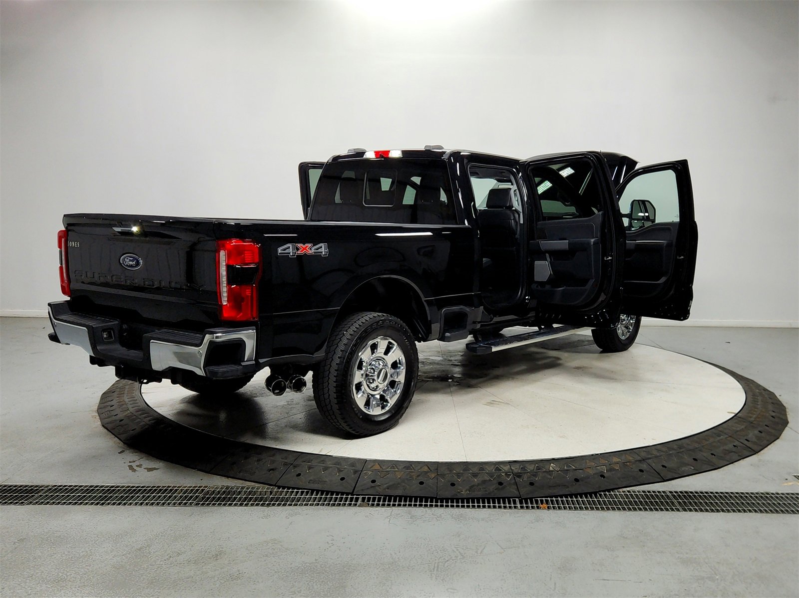 Used 2024 Ford F250 Lariat w/ Chrome Package image 15