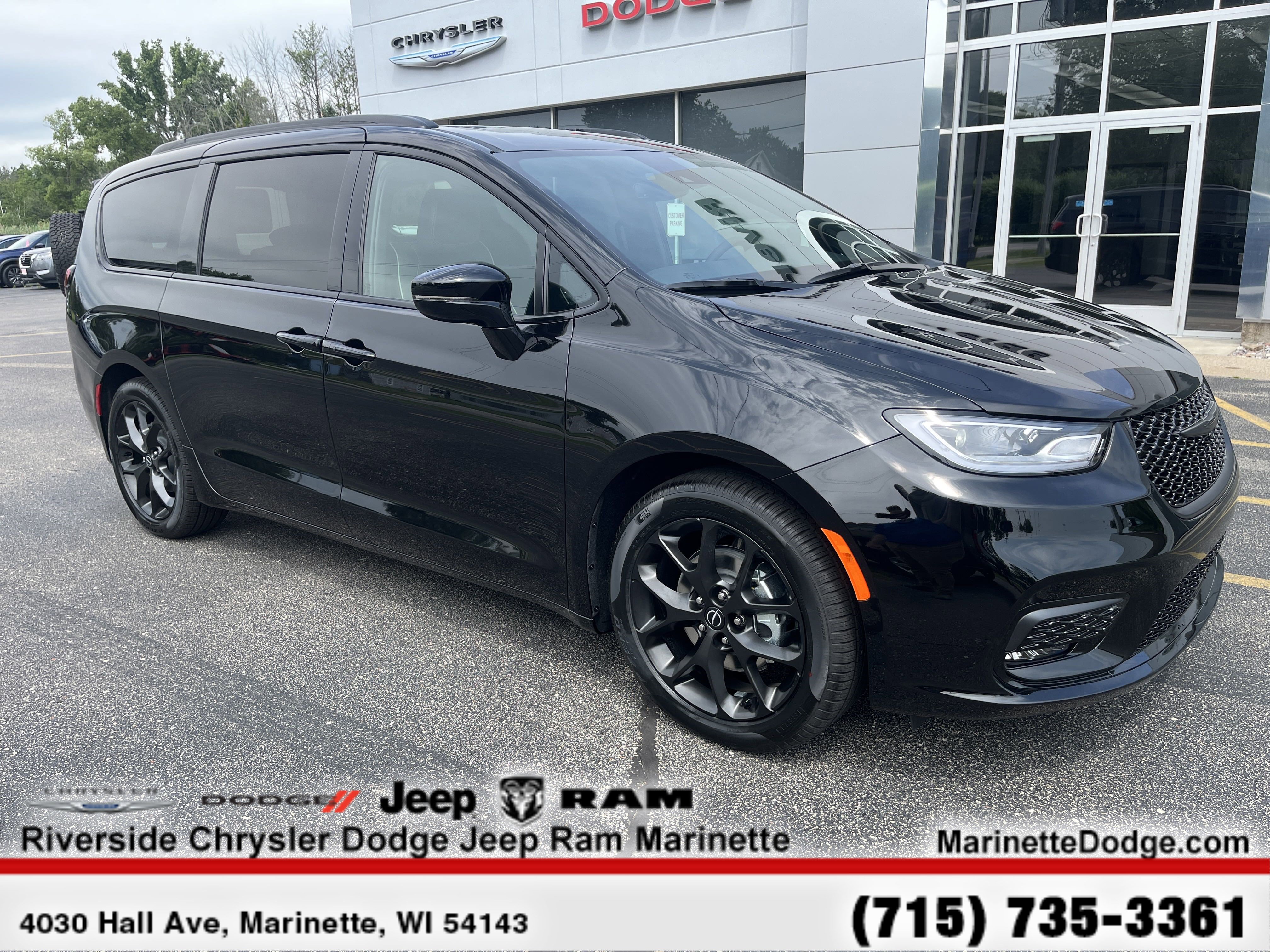 New 2025 Chrysler Pacifica Limited w/ Trailer Tow Group image 2