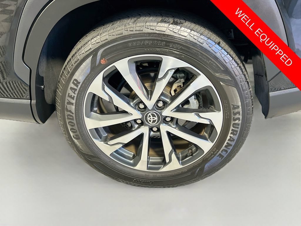 Used 2023 Toyota Corolla Cross XLE w/ Convenience Package FWD image 31