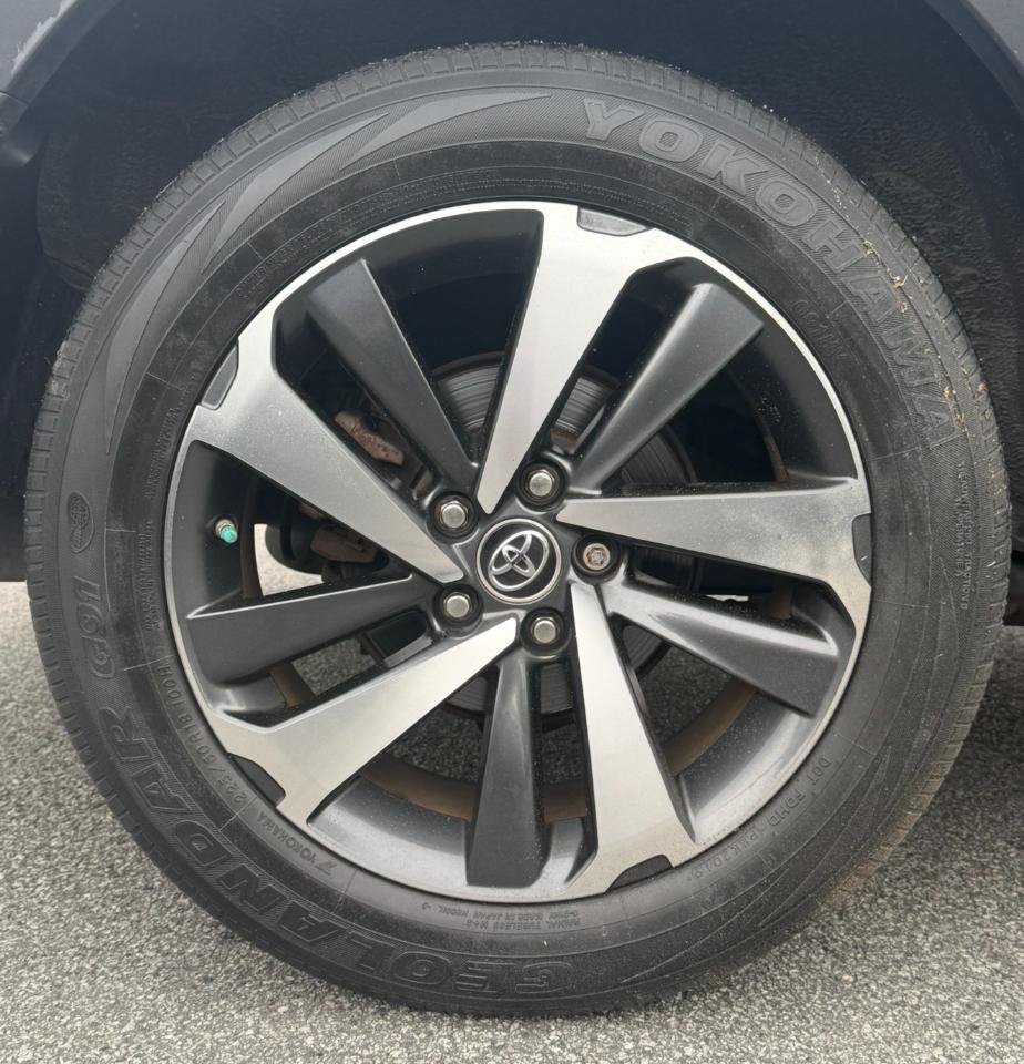 Used 2017 Toyota RAV4 XLE FWD image 35