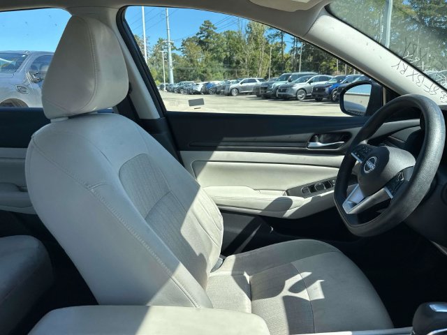 Used 2024 Nissan Altima 2.5 SV FWD image 14