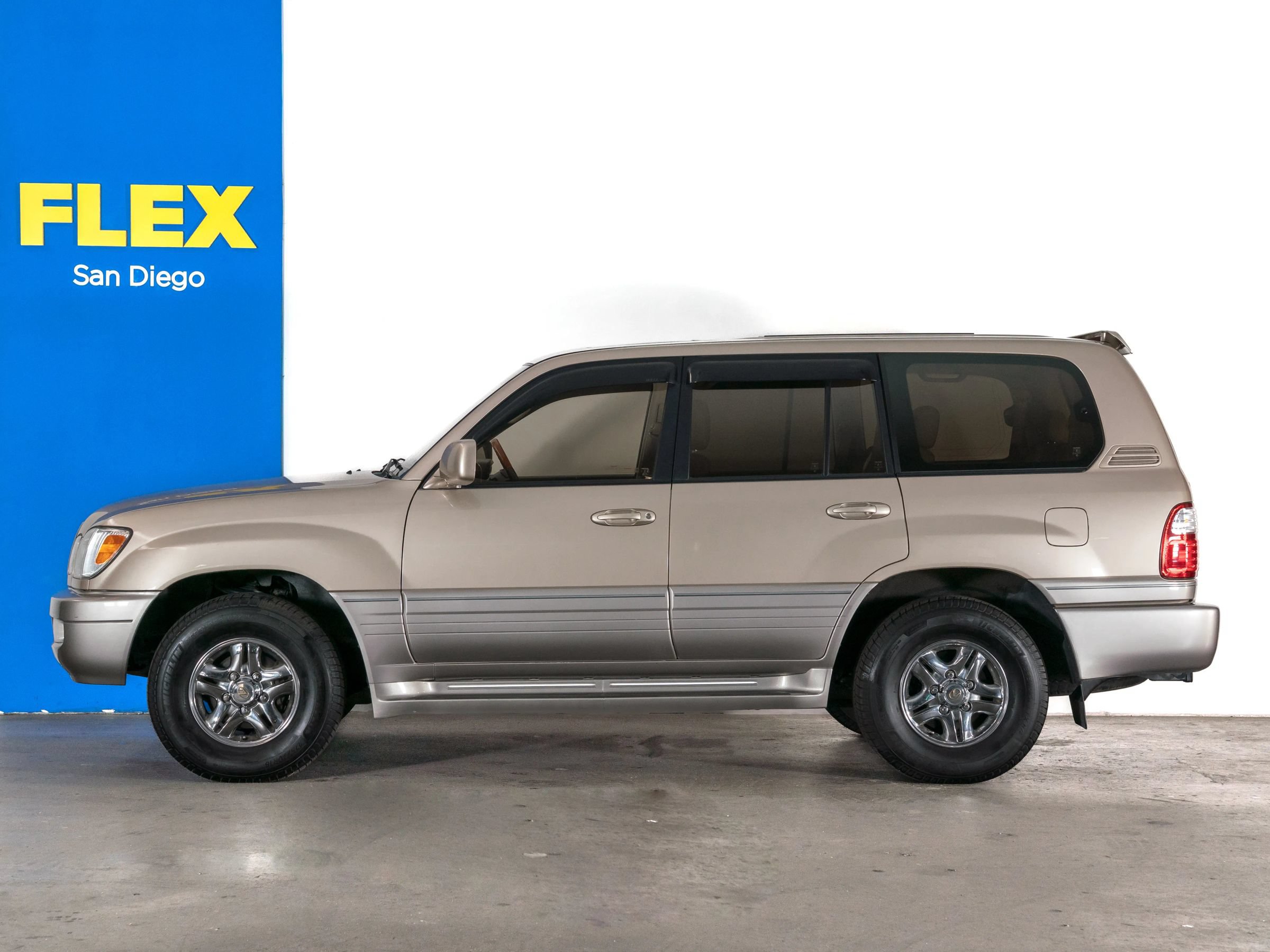 Used 2002 Lexus LX 470 4WD image 3