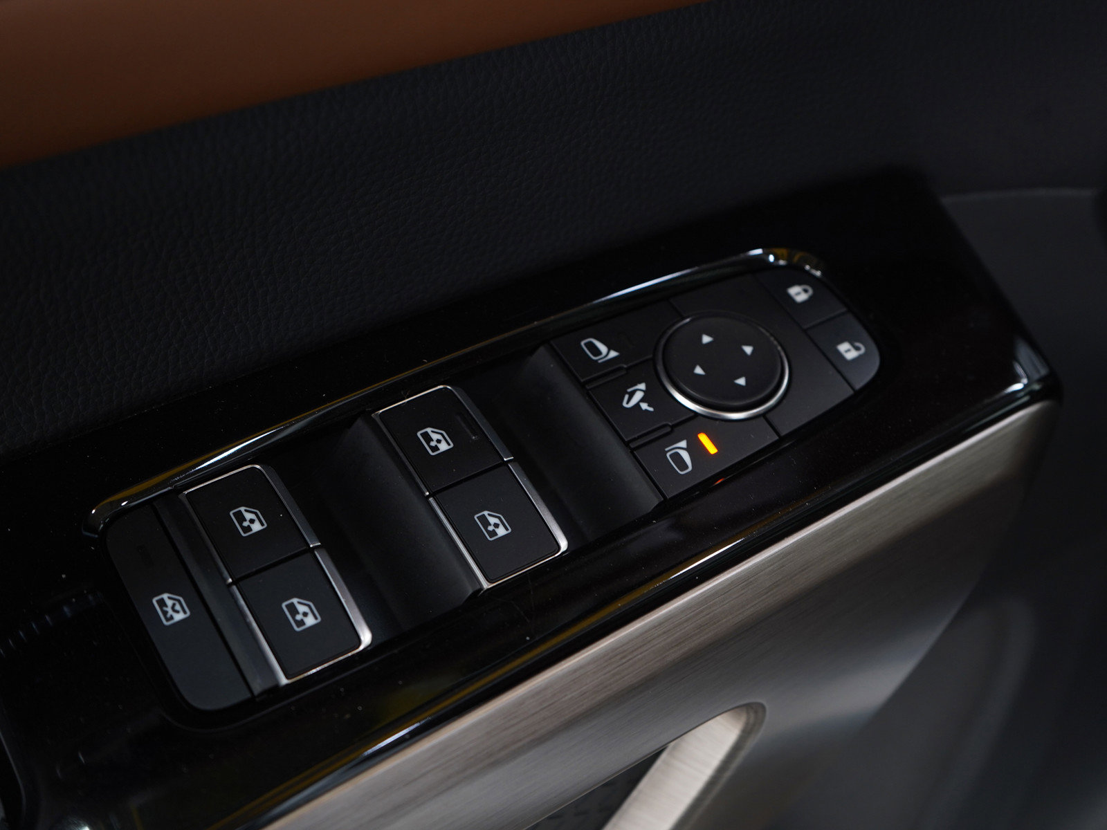 Used 2025 Nissan Pathfinder Platinum w/ Cargo Package image 25