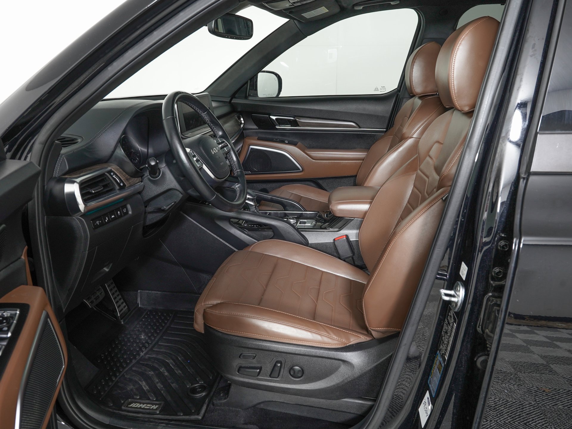 Used 2022 Kia Telluride SX w/ SX Prestige Package image 16