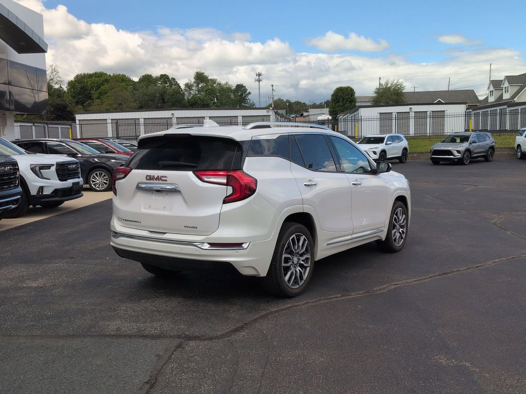 Certified 2022 GMC Terrain Denali w/ Denali Premium Package AWD/4WD image 5