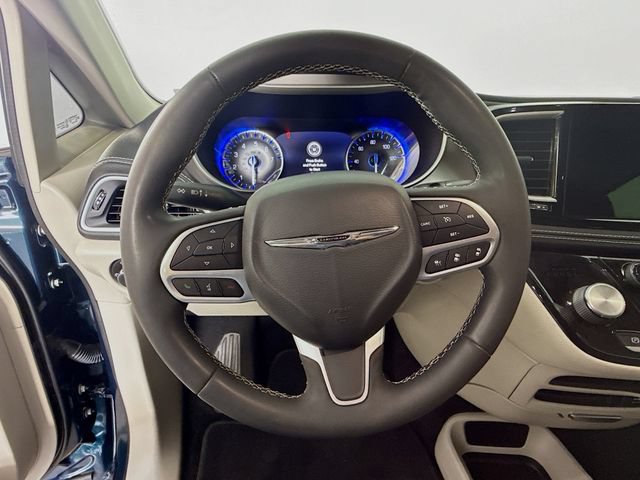 Used 2022 Chrysler Pacifica Touring-L AWD/4WD image 11