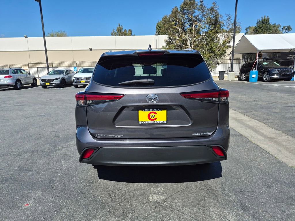 Used 2022 Toyota Highlander XLE image 6