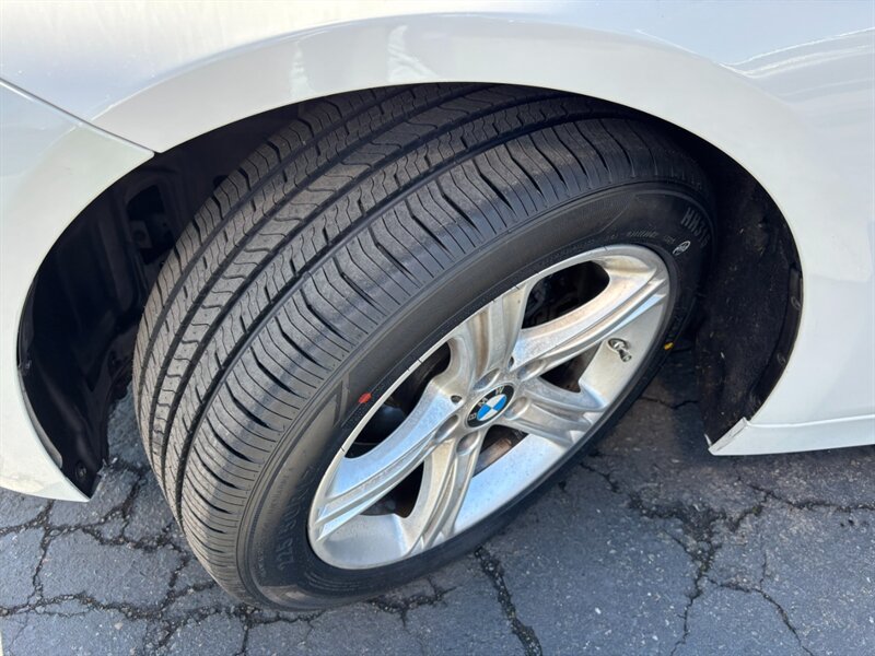 Used 2014 BMW 320i Sedan RWD image 23