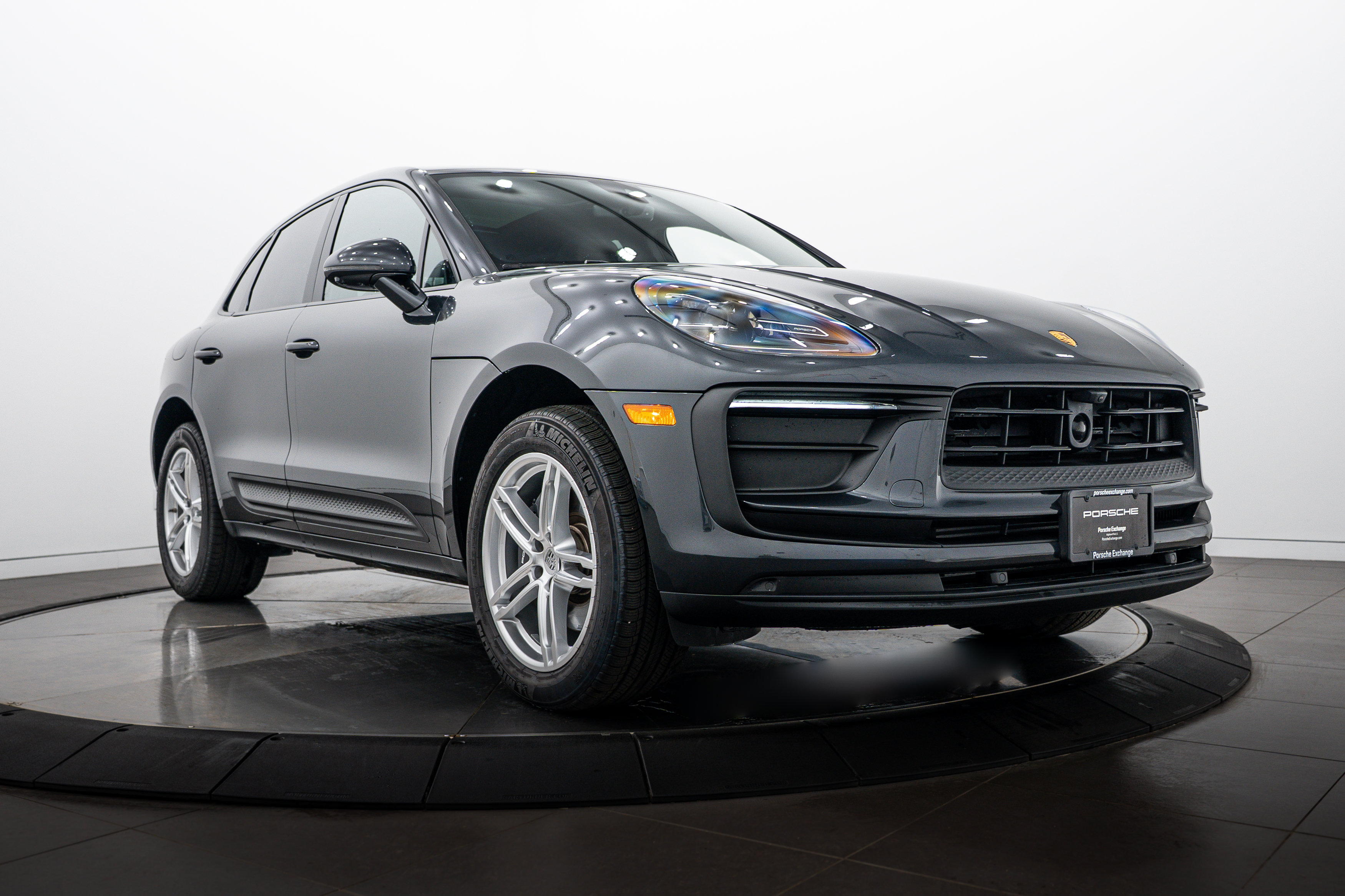 Certified 2026 Porsche Macan AWD/4WD image 9