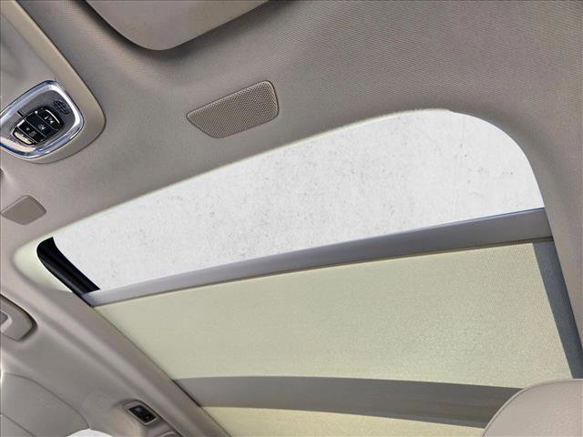 Used 2018 Volvo XC60 T5 Momentum w/ Vision Package image 14