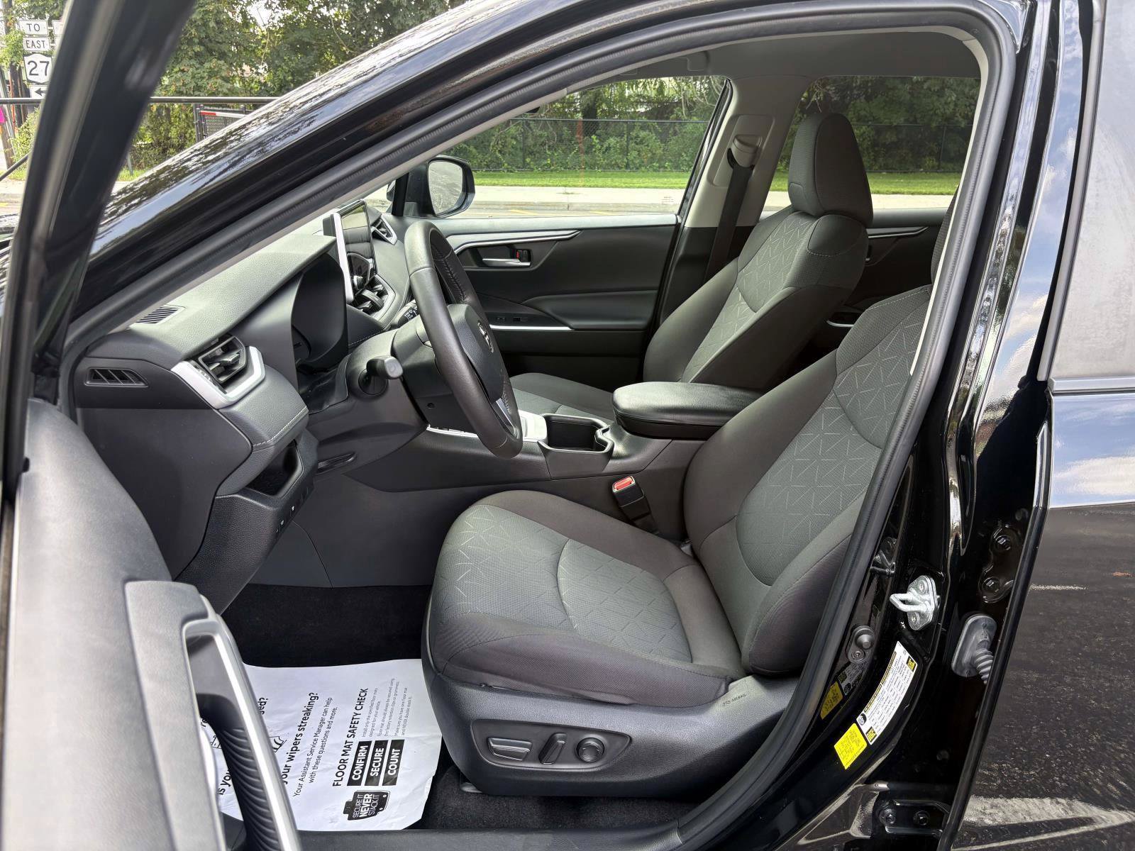 Used 2023 Toyota RAV4 XLE w/ XLE Grade Weather Package AWD/4WD image 20