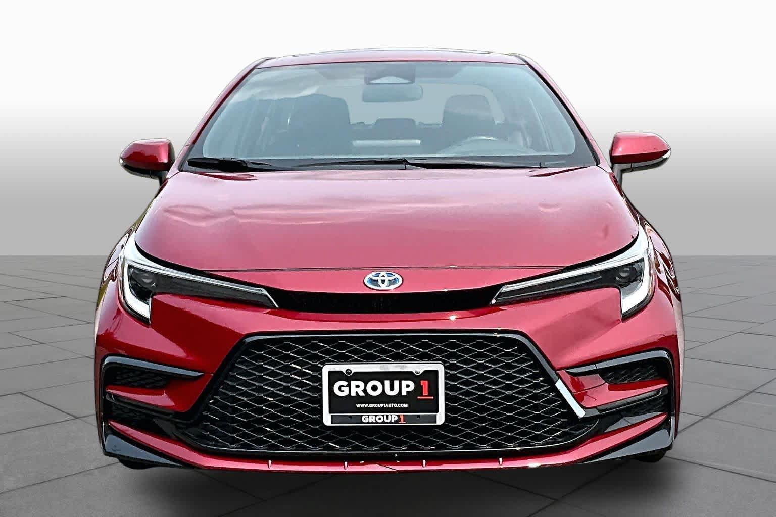 Used 2024 Toyota Corolla SE w/ SE Package FWD image 4