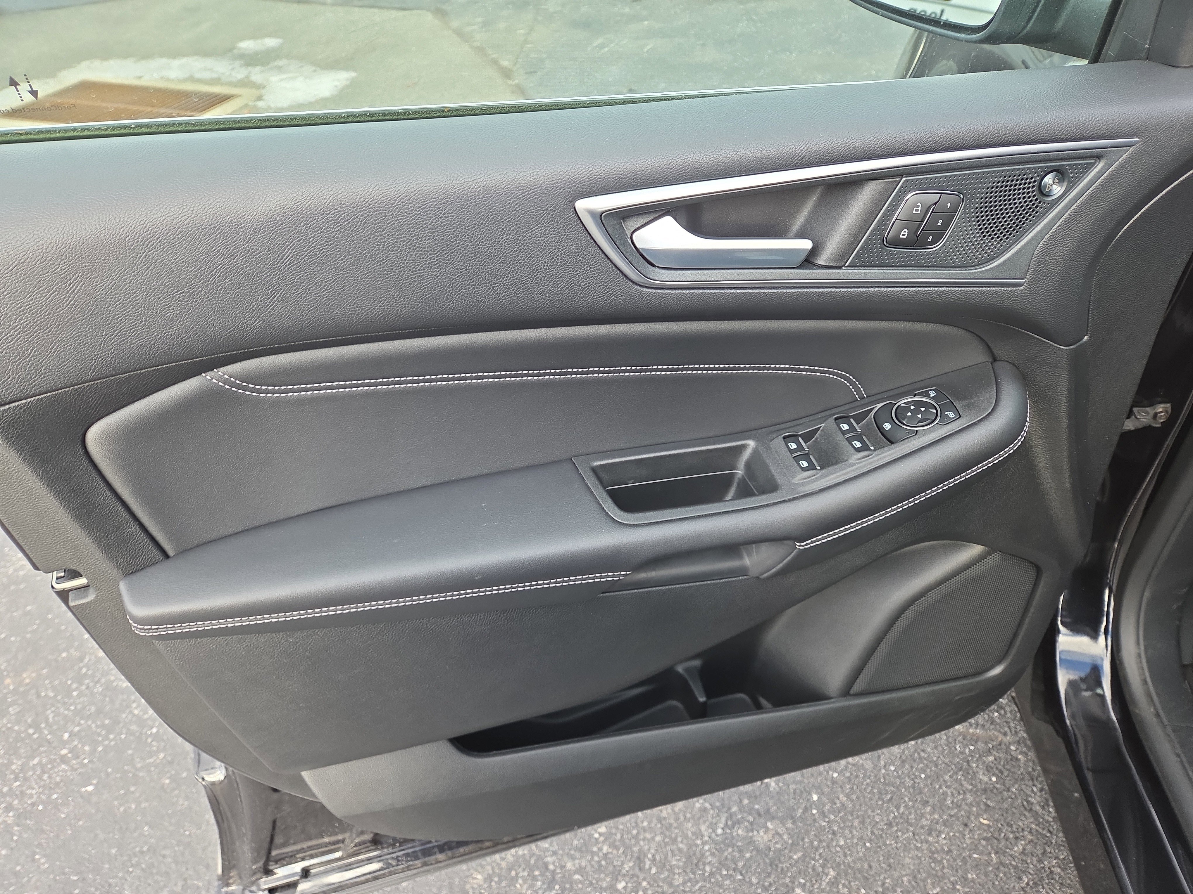 Used 2024 Ford Edge Titanium AWD/4WD image 14