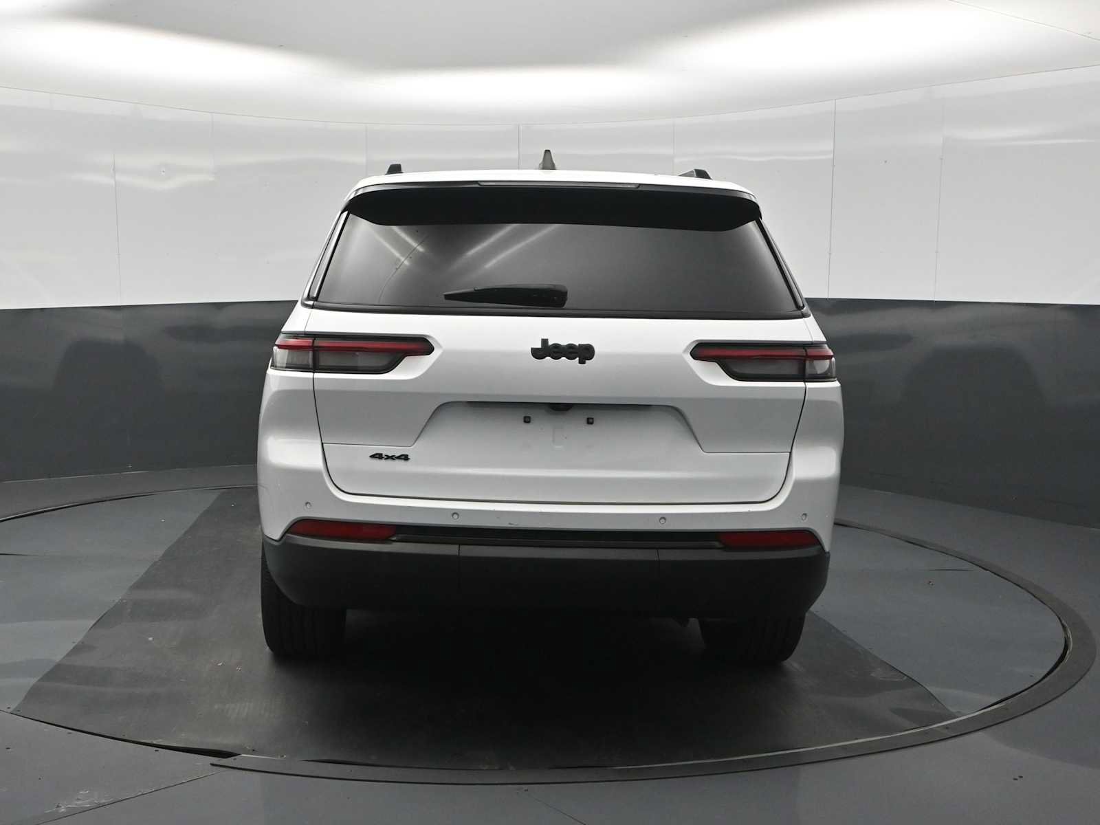 Used 2023 Jeep Grand Cherokee L Laredo AWD/4WD image 7