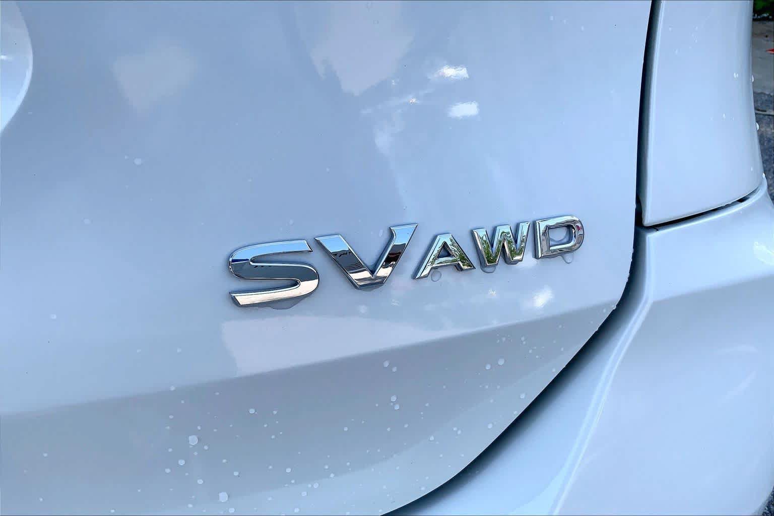 Used 2018 Nissan Rogue SV w/ Sun & Sound Touring Package AWD/4WD image 10