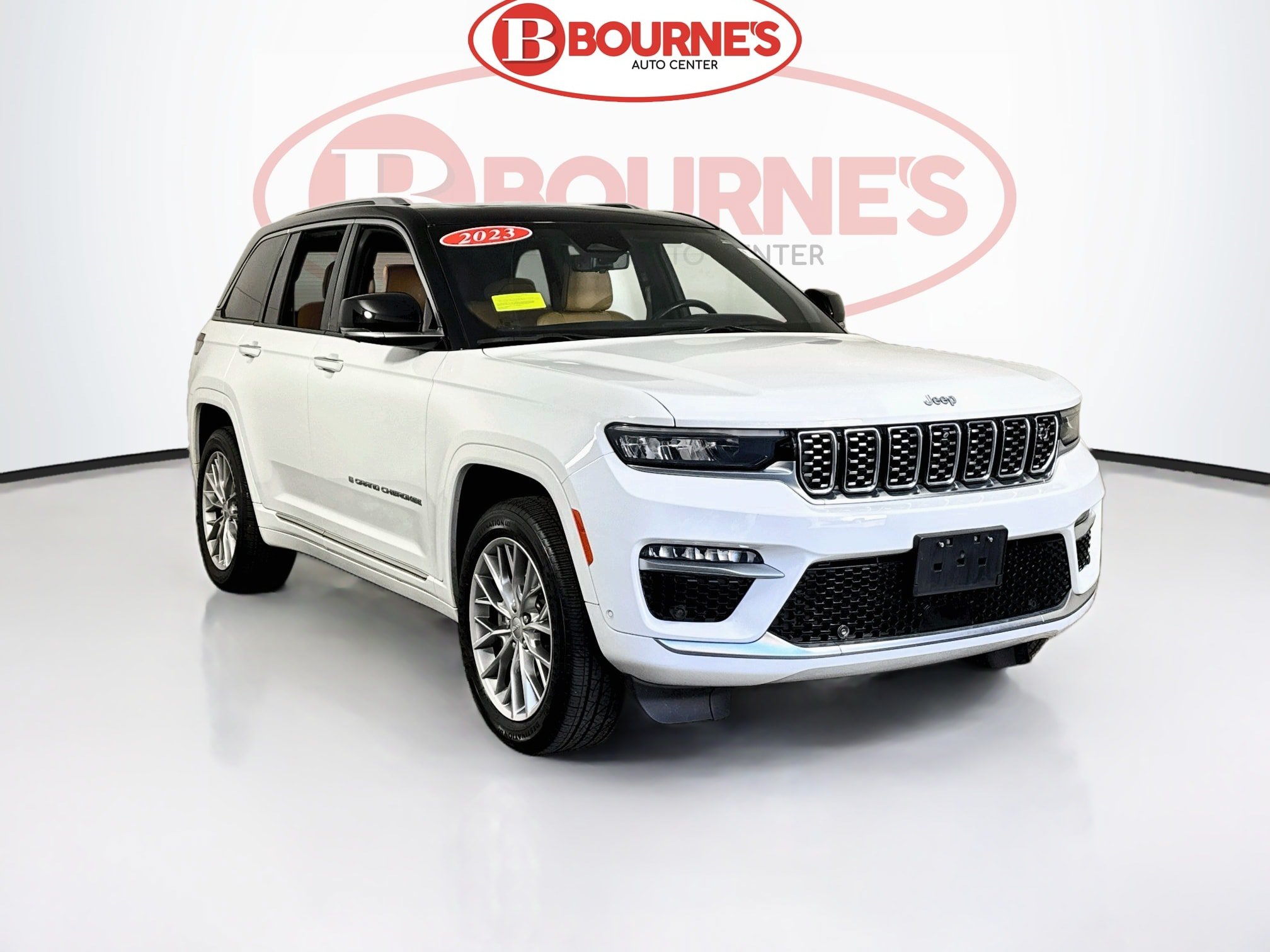 Used 2023 Jeep Grand Cherokee Summit w/ Advanced Protech Group IV AWD/4WD image 1
